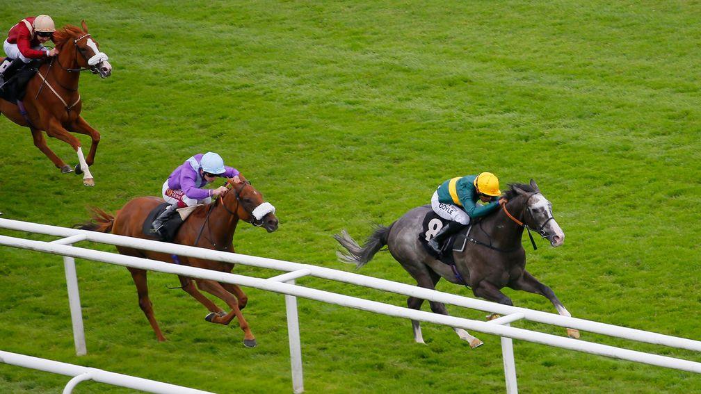 Chatham House (Sean Levey) wins from Strict Tempo at Newbury