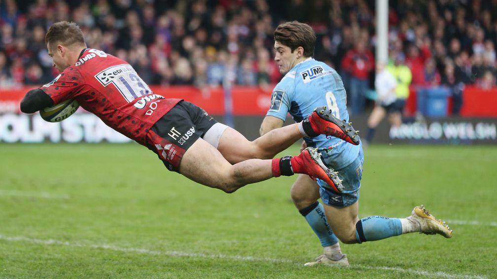 Henry Trinder scores a try during Gloucester's 47-7 Anglo-Welsh win over London Irish