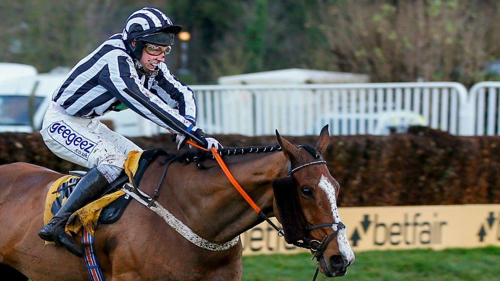 Rex Dingle and Morney Wing en route to London National success at Sandown