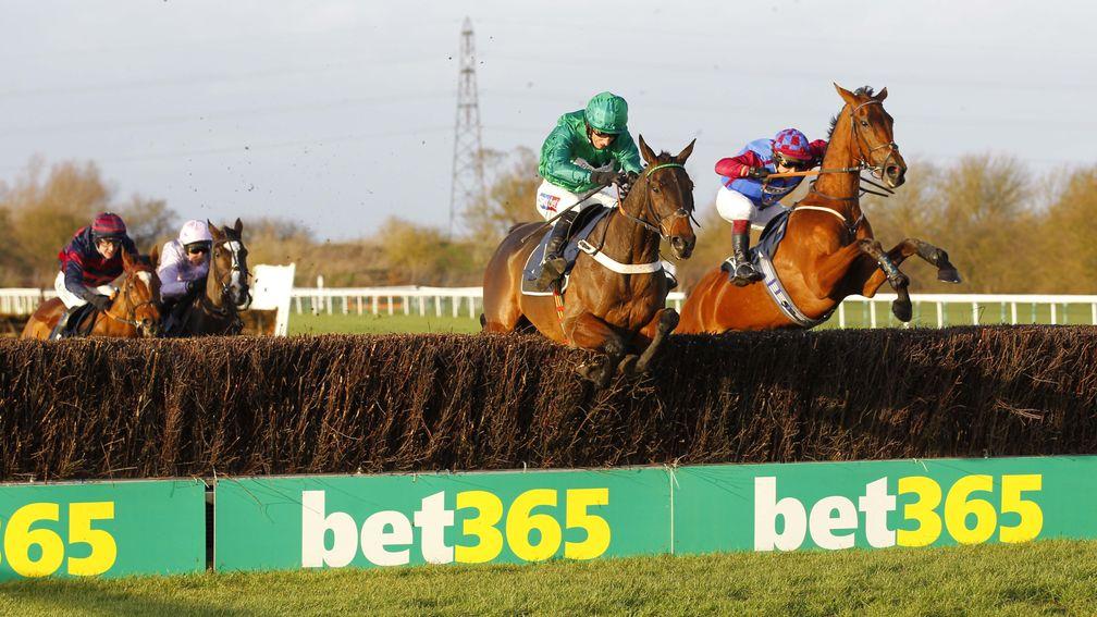 Top Notch and Daryl Jacob (leading) land the Peterborough Chase at Huntingdon