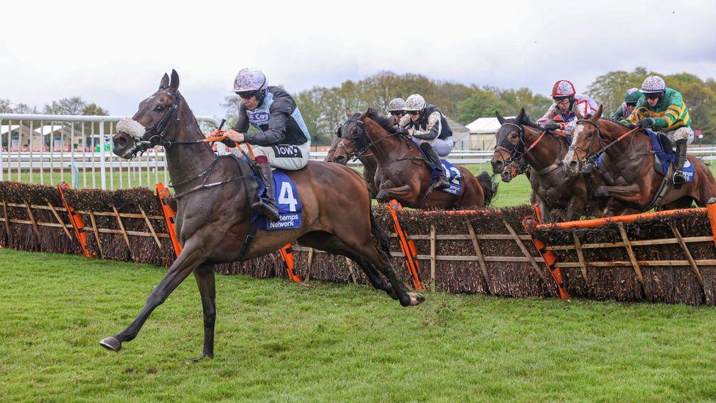 Copperless starts to assert his dominance in the Swinton Hurdle