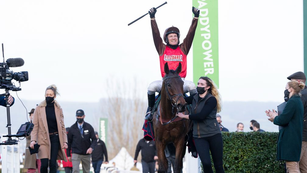 Dolphin Square (David Maxwell) after winning the 3m handicap hurdleCheltenham 1.1.22 Pic: Edward Whitaker
