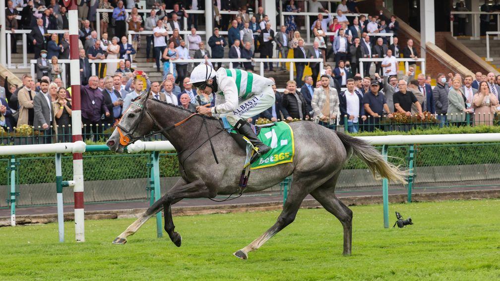 Alpinista strides clear in the bet365 Lancashire Oaks at Haydock