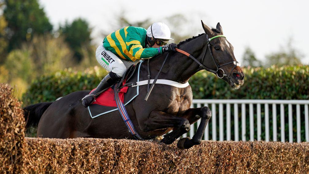 ESHER, ENGLAND - NOVEMBER 07: Nico de Boinville riding Chantry House clear the last to win The John O'Leary Memorial Future Stars Intermediate Chase at Sandown Park on November 07, 2021 in Esher, England. (Photo by Alan Crowhurst/Getty Images)