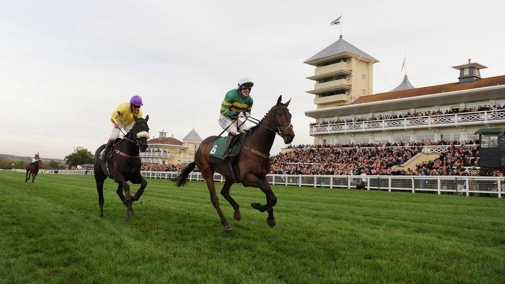 Sir Anthony McCoy wins his 4,000th race on Mountain Tunes at Towcester in 2013