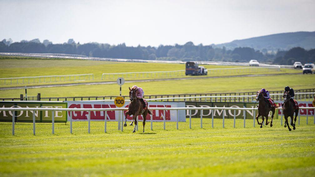 Sovereign maintains his lead over Anthony Van Dyck to win the Irish Derby