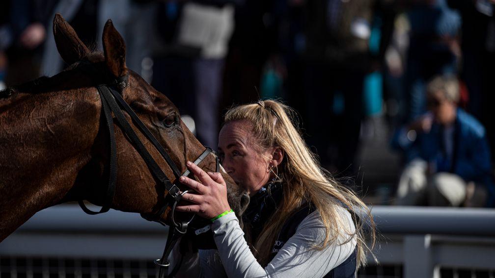 Owner Camilla Sharples gives Kruzhlinin a well-deserved kiss after her 14-year-old bowed out with a win at Limerick on Sunday