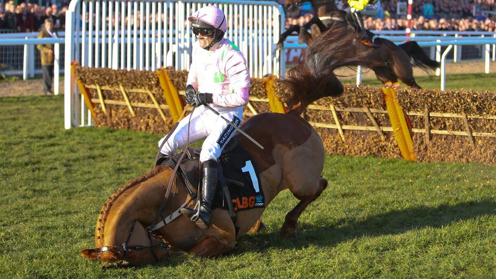Annie Power crashes out under Ruby Walsh in the 2015 OLBG Mares' Hurdle