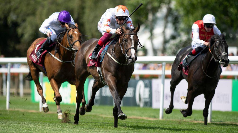 Advertise got the better of Konchek (right) to lead home a Cheveley Park-bred one-two