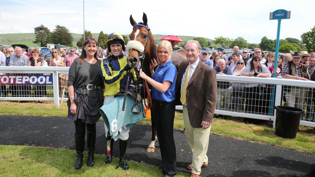 Clare Rooney (left) and husband Paul (right) with Cartmel winner Never Never in 2014