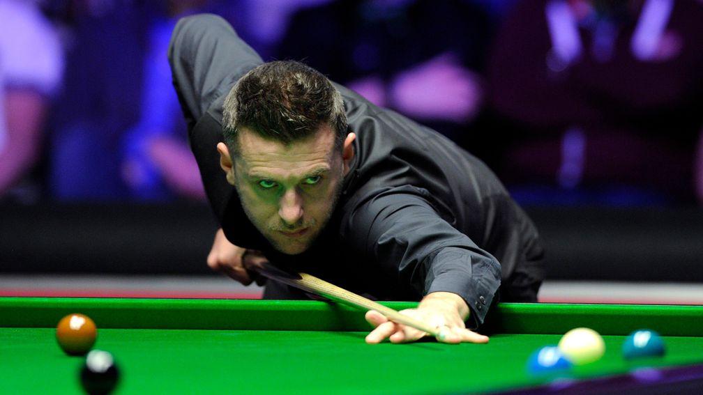Mark Selby has a good record against Noppon Saengkham and we could see a better performance from the Jester in round two