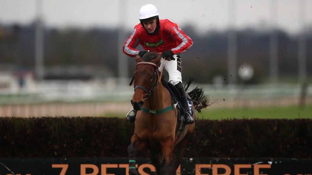 Thomas Dowson sits tight on Another Theatre as they register a wide-margin victory at Southwell
