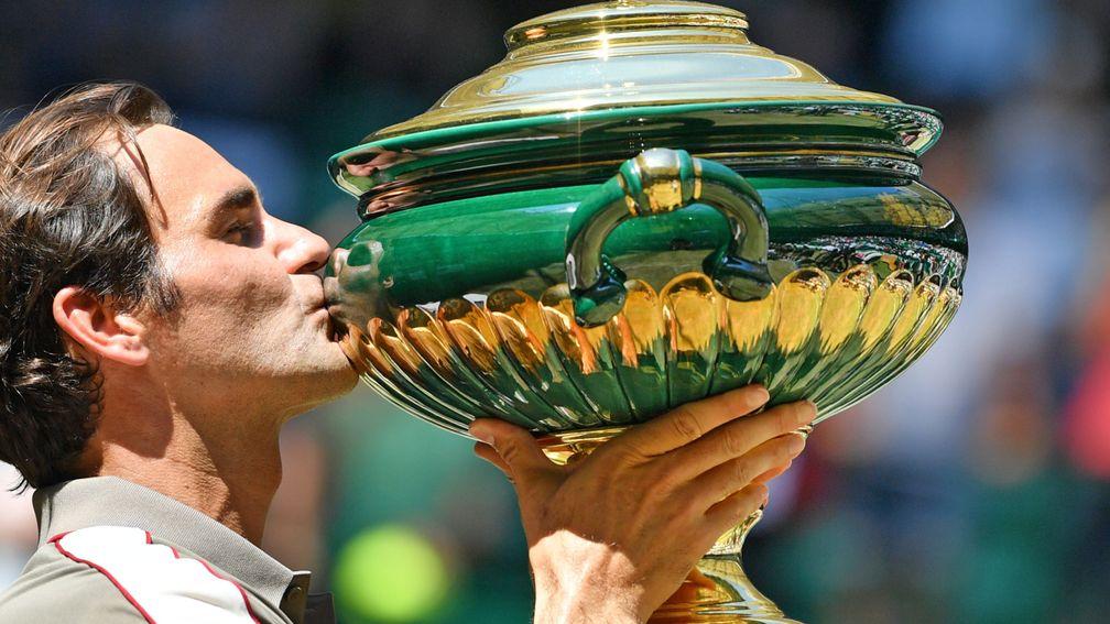 Roger Federer warmed up for Wimbledon with a tenth Halle title
