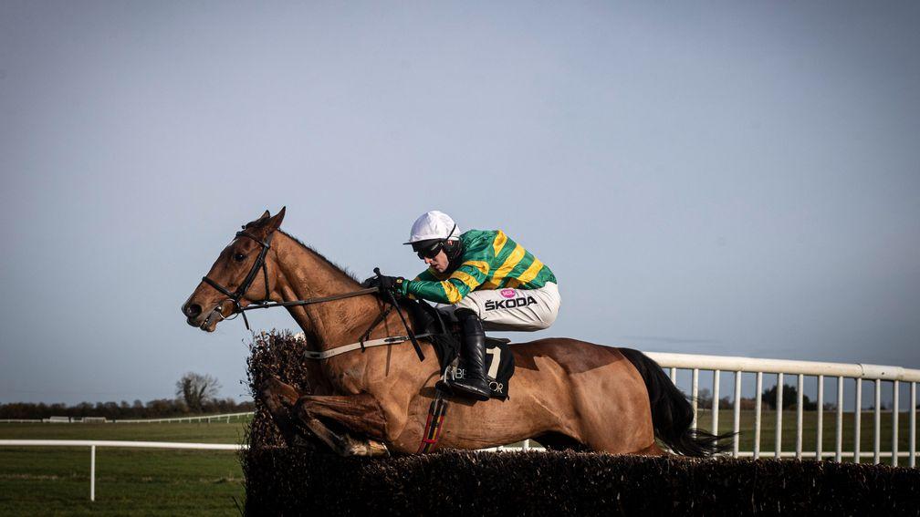 Ciel De Neige and Mark Walsh impressively land the opening beginners chase at Thurles