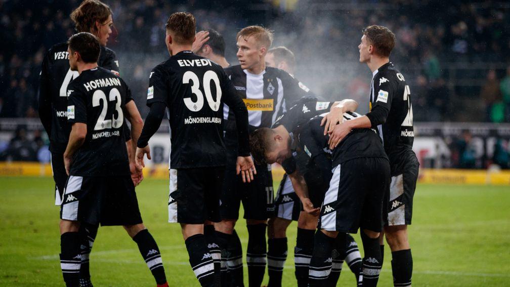 Borussia Monchengladbach celebrate a Thorgan Hazard goal