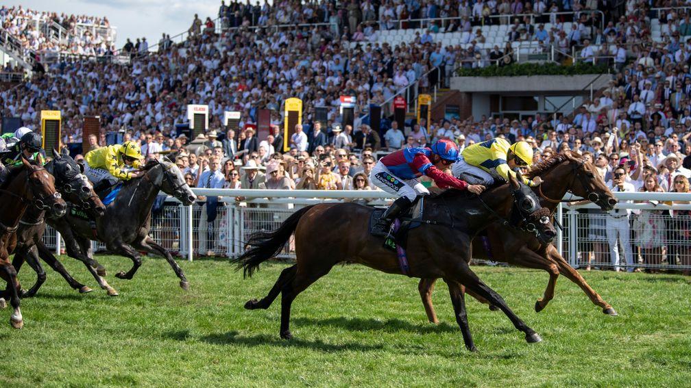 Gifted Master and Jason Watson (near) catch Justanotherbottle to land the 2018 Stewards' Cup at Goodwood