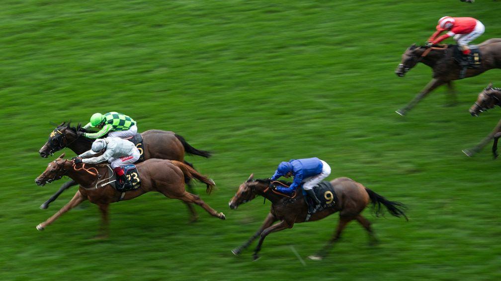 Raffle Prize edges out Kimari in the finish to the Queen Mary Stakes