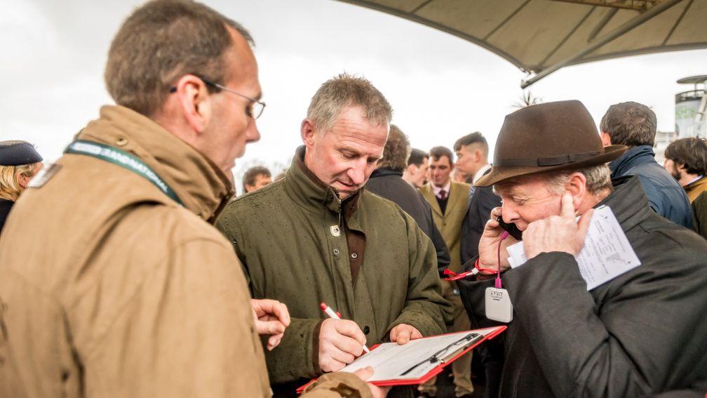 Aidan Kennedy (centre) signs the docket as Jonjo O'Neill relays their purchase to Martin Tedham