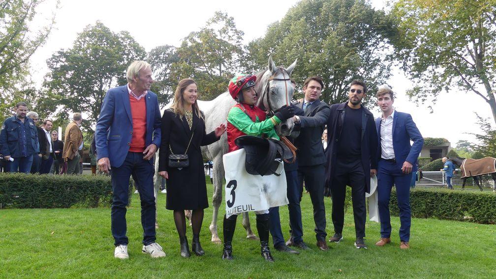 Le Berry with the winning connections after the Prix Heros XII
