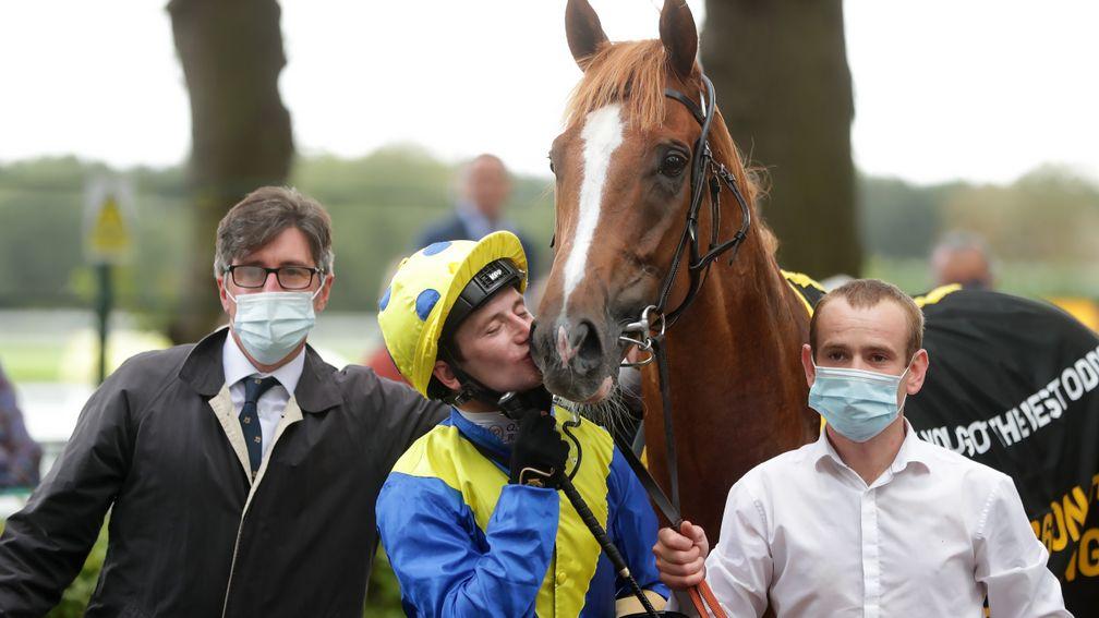 Oisin Murphy gives Sprint Cup winner Dream Of Dreams a kiss after the race