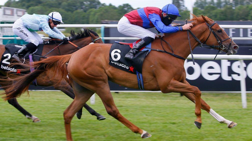 Miss Yoda wins the Listed Lingfield Oaks Trial