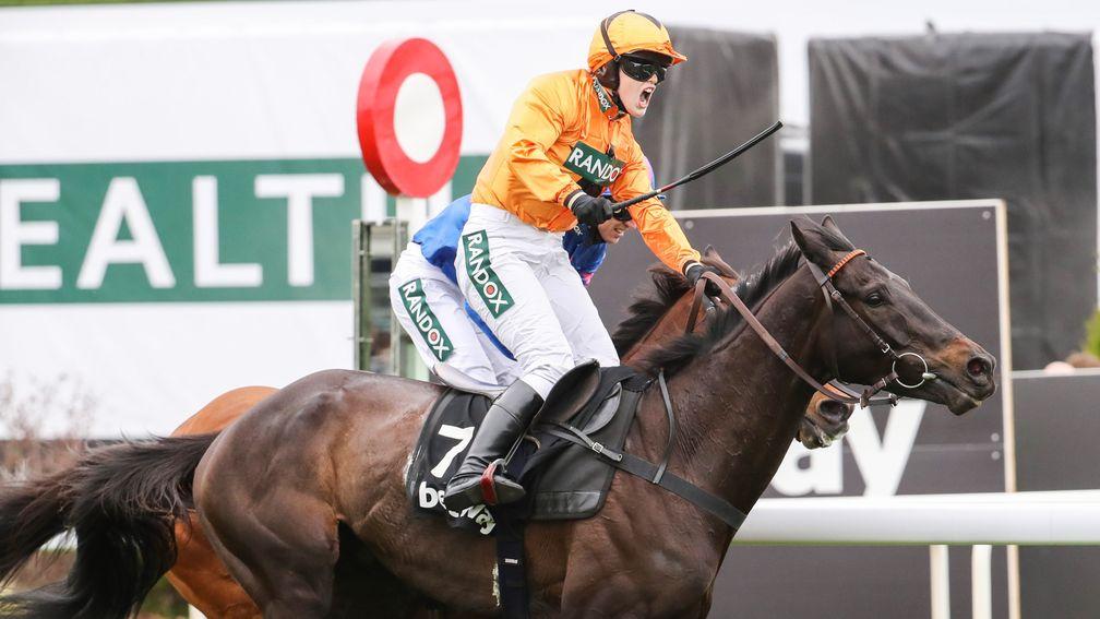 Lizzie Kelly lands a thrilling Grade 1 success at Aintree on Tea For Two