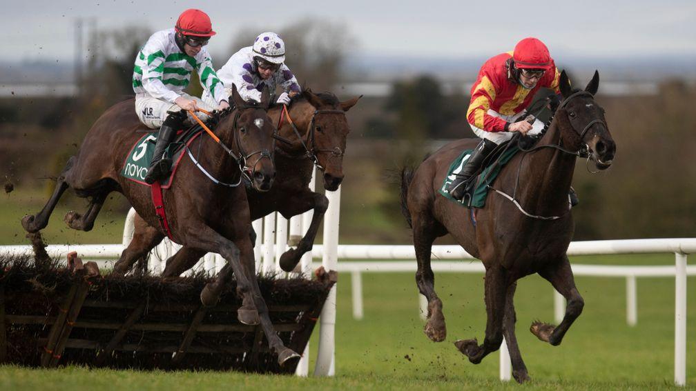 Brazos and Folcano get set to scrap out a controversial finish at Navan