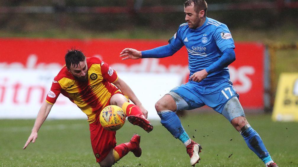 Steven Lawless of Partick Thistle (left) vies with Niall McGinn of Aberdeen