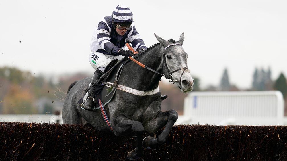 Angels Breath: en route to an easy first success over fences