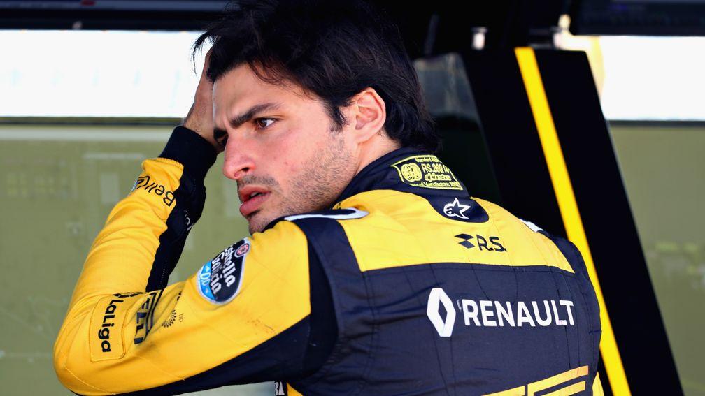Carlos Sainz on the Renault pitwall during testing