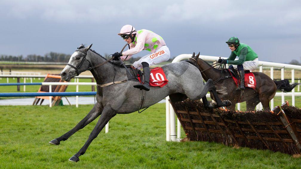 Lossiemouth impresses on her hurdles debut in the Grade 3 Juvenile Hurdle