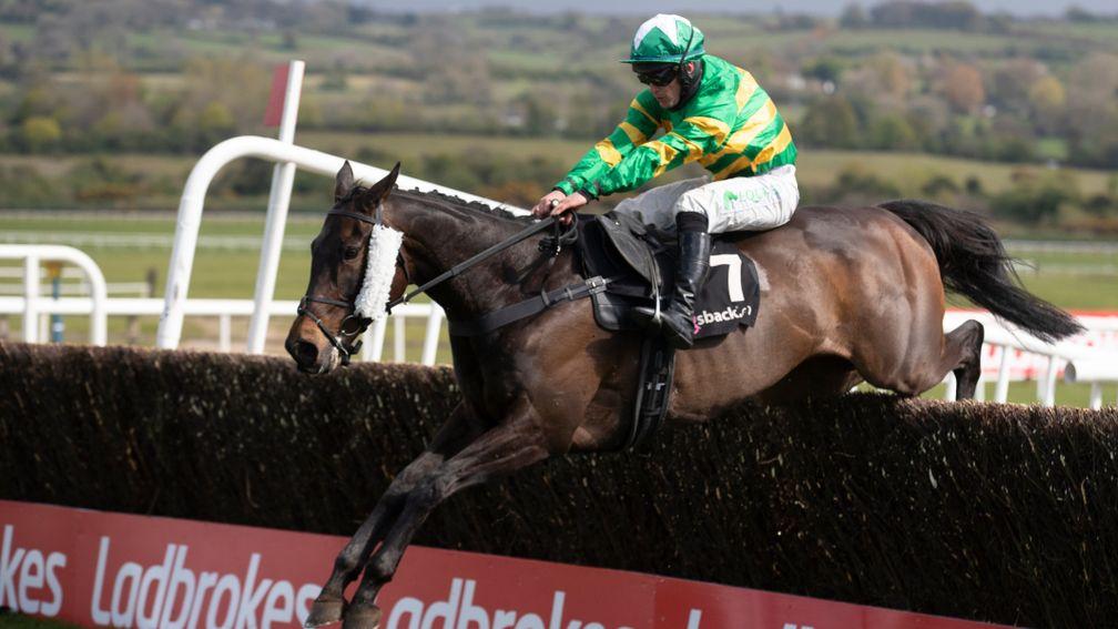 Sully D'Oc AA and Simon Torrens run away with the 2m handicap chase at Punchestown