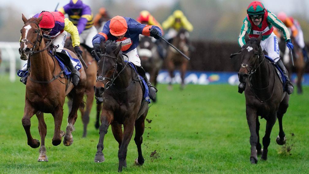 Le Milos (centre) fends off the David Pipe pair to win the Coral Gold Cup