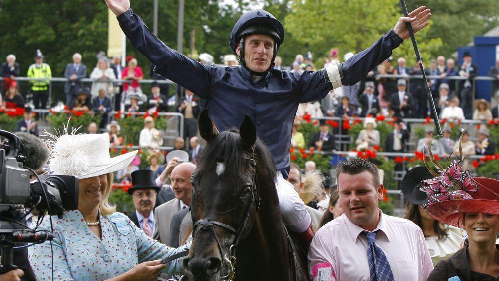 Diane Nagle (left) leads in Yeats and a jubilant Johnny Murtagh after securing an historic fourth Gold Cup win at Ascot in 2009