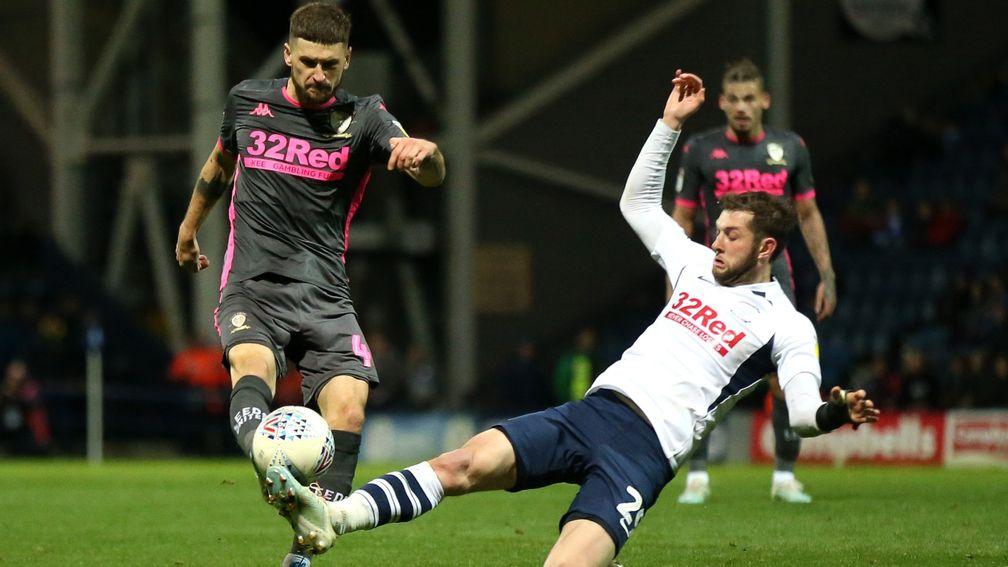 Mateusz Klich of Leeds United is challenged by Tom Barkhuizen of Preston North End