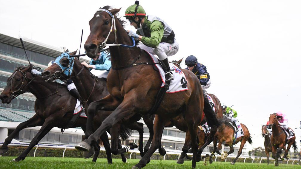 Incentivise (nearest) wins the Makybe Diva Stakes