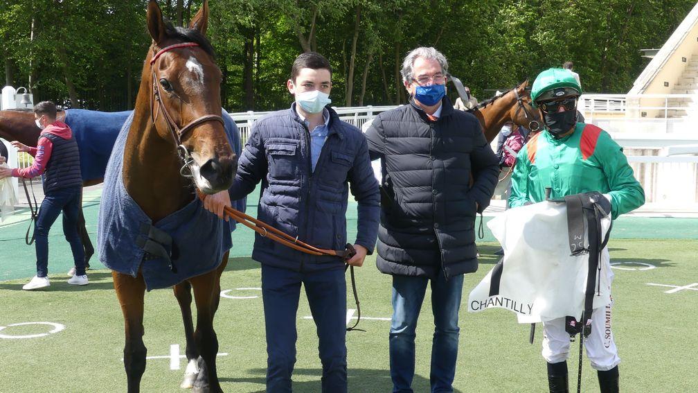 Simeen put herself firmly in the Poule d'Essai picture for the Aga Khan, Jean-Claude Rouget and Christophe Soumillon with a smooth success at Chantilly on Wednesday