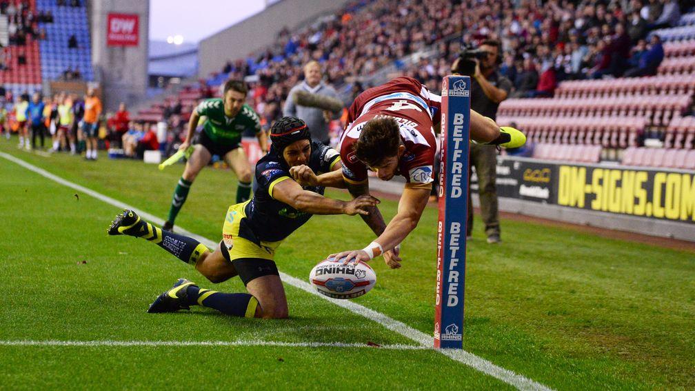 Wigan's Oliver Gildart scores a spectacular try against Wakefield