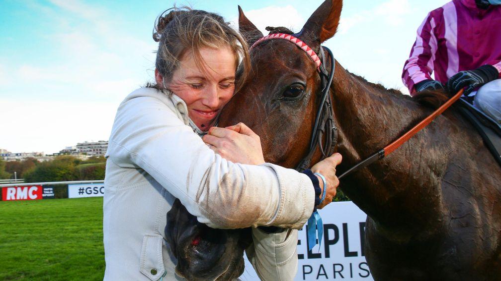 Louisa Carberry embraces Docteur De Ballon after his victory in the 2020 Grand Steeple-Chase de Paris at Auteuil