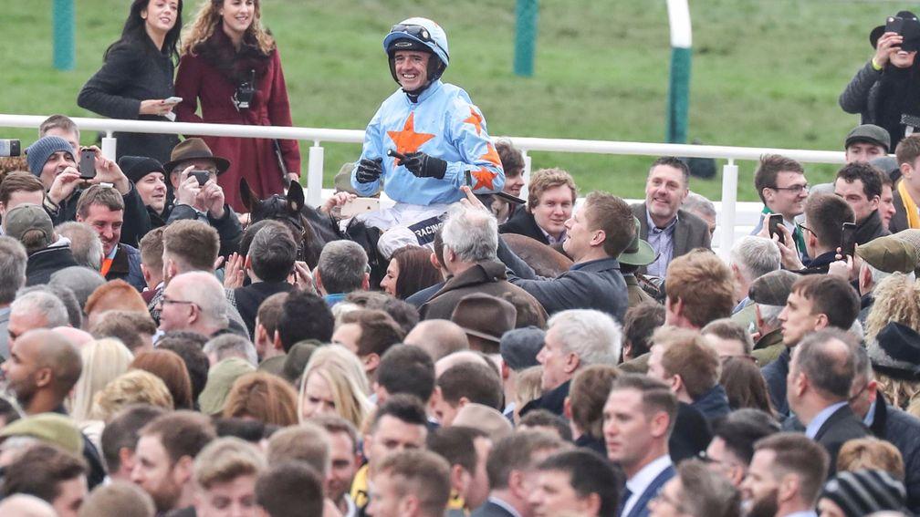 Ruby Walsh, on Un De Sceaux, is head and shoulders above the rest, as he was in the race