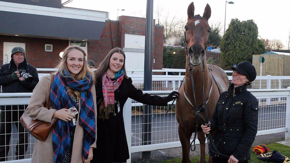 Mad Moose posing with his fans at Cheltenham after his final ‘start’ in December 2014