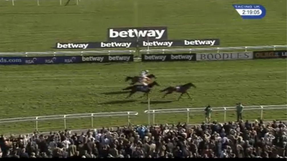 Remarkable: Might Bite battles back in the final 100 yards to just deny Whisper. A thriller!