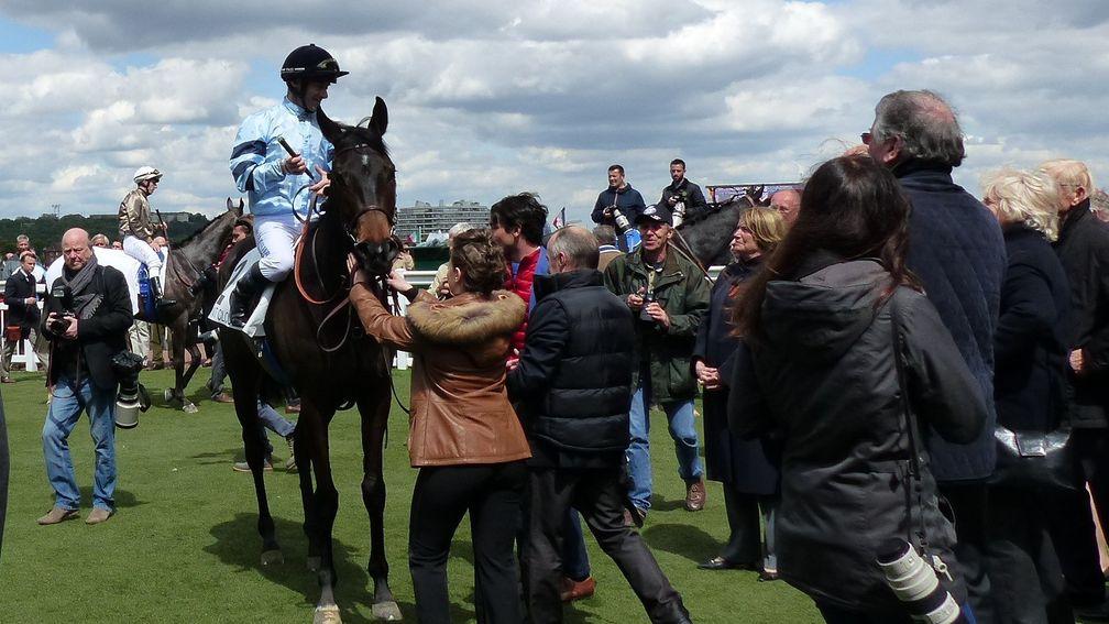 Olivier Peslier and Luminate return to a crowded Saint-Cloud enclosure after winning the Group 3 Prix Penelope
