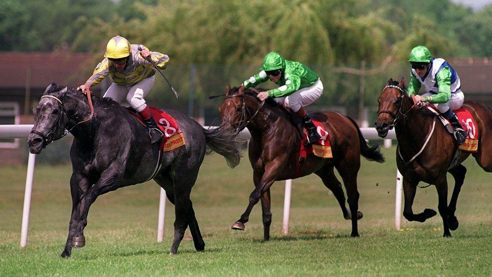Cassandra Go (left) wins the 2001 Temple Stakes