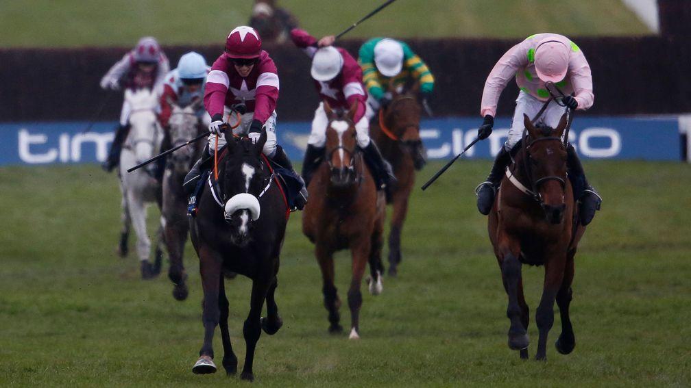 Don Cossack powers up the hill to win the 2016 Timico Gold Cup