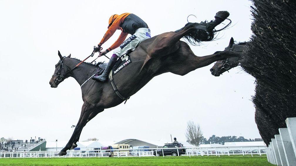 Put The Kettle On en route to Shloer Chase victory