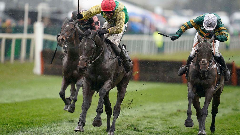 Supasundae (centre) holds off Buveur D'Air in the finish to the Aintree Hurdle