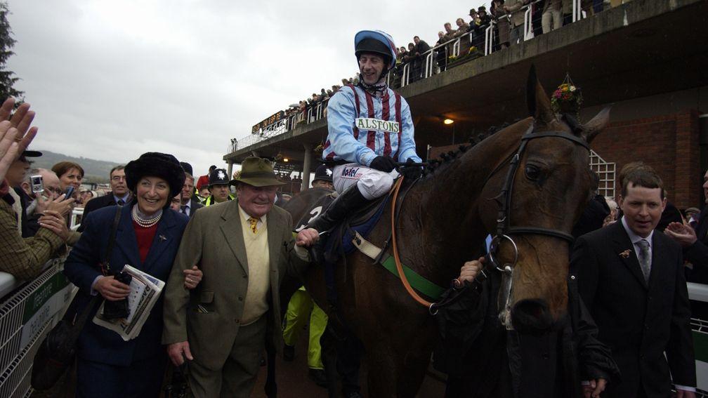 Best Mate with Jim Culloty are lead in by Terry Biddlecombe and Henrietta Knight after winning the Gold Cup for a third time at Cheltenham 18th March 2004 MirrorpixLAFRSSMAR05 1003