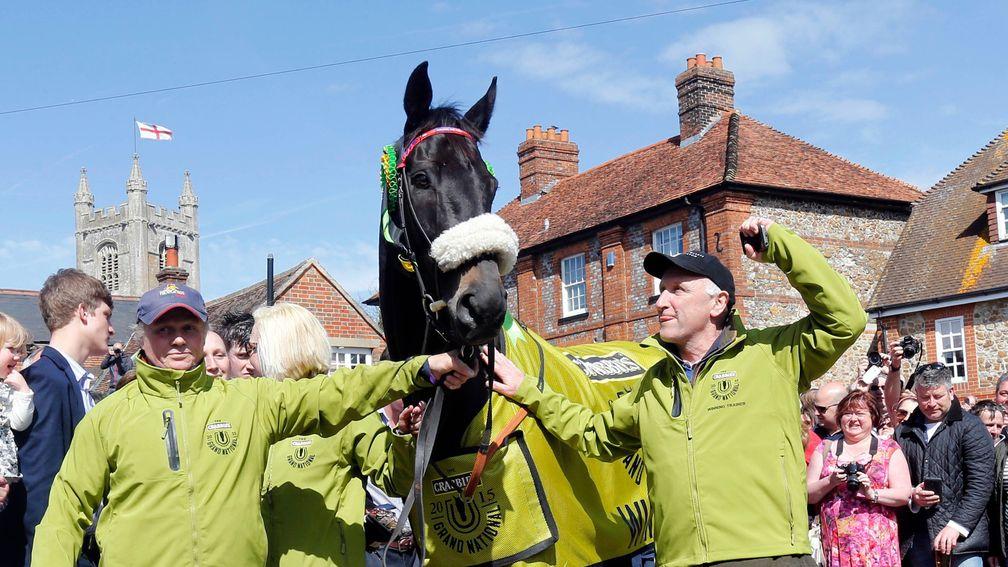 Jerdin (left) with Many Clouds and Oliver Sherwood: 'He was the reason I enjoyed going to work'