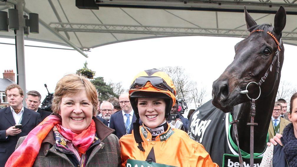 Lizzie Kelly with her mother Jane Williams, who is in effect the trainer of Tea For Two, after bringing home the Bowl